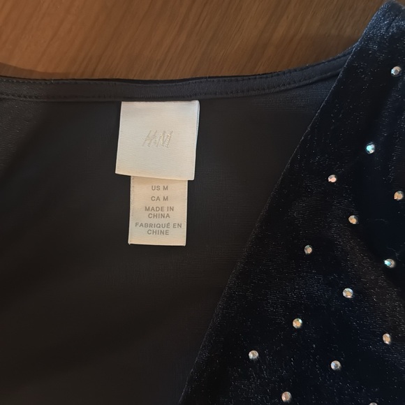 H&M V-Neck Black Velour Studded Long Sleeve Bodysuit Size Medium - Picture 9 of 9